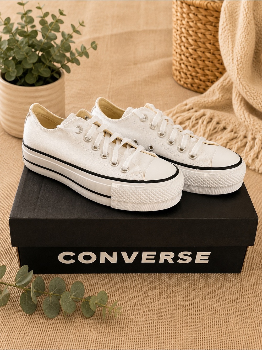 Converse Chuck Taylor All Star Lift OX Women's Platform Shoes -